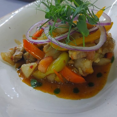 Свинина с овощами под кисло-сладким соусом